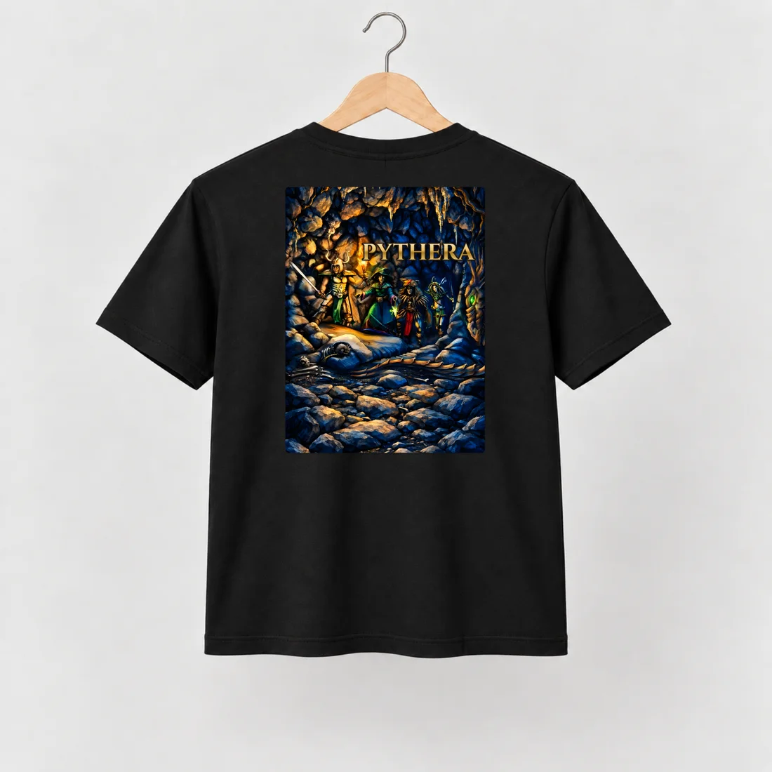 Camiseta Tibia preta com a arte das quatro vocações na caverna nas costas